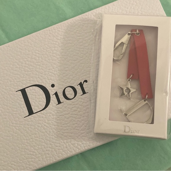 NIB Signature D Logo Keychain - Picture 7 of 10